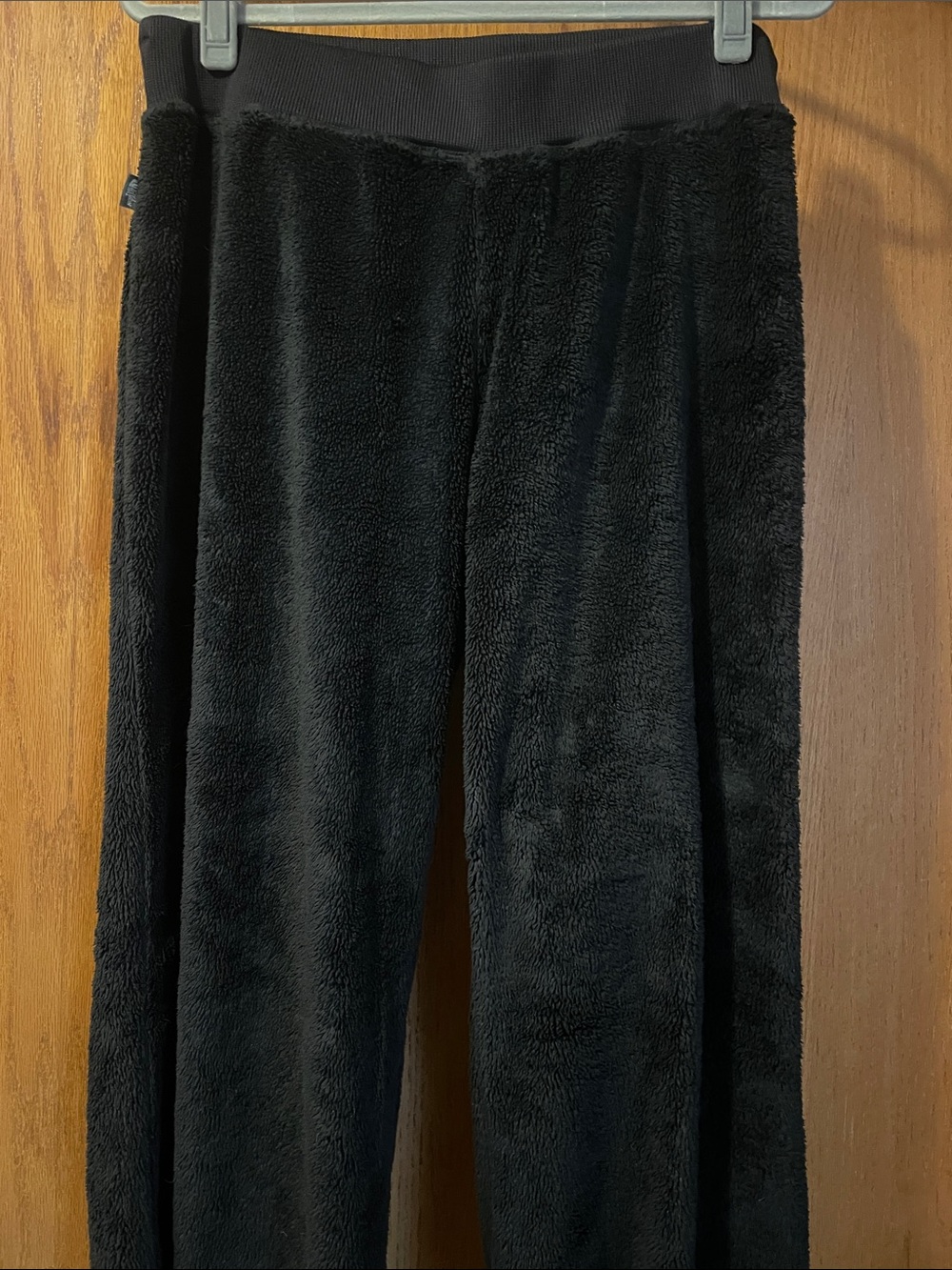The North Face Women’s Black Plush Fleece Lounge Pants L7